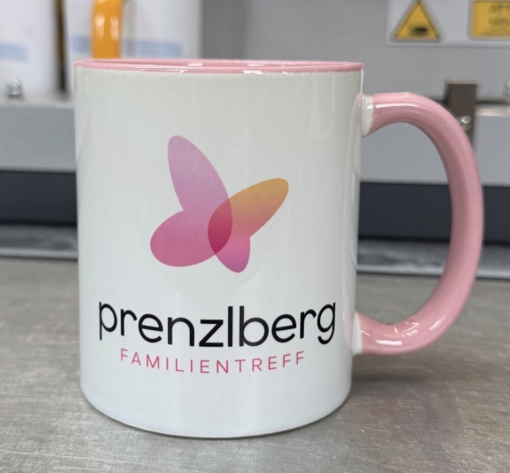Fertige Tasse für Rechtshänder mit Logo